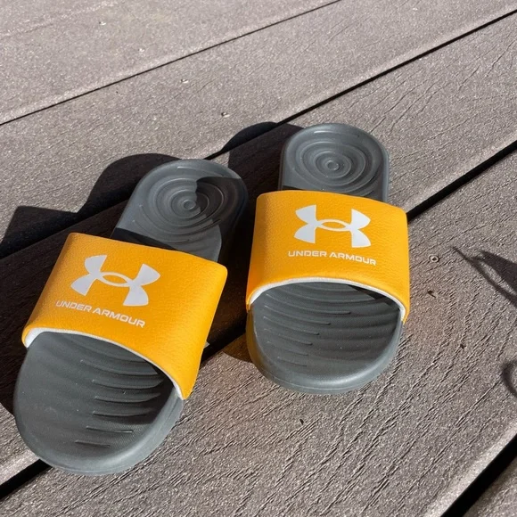 Youth underarmour slides - Picture 1 of 3
